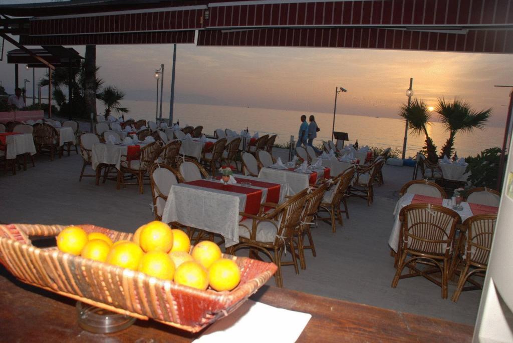 Ekin Hotel Кушадасы Ресторан фото